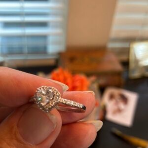 Elegant Silver tone Heart-Shaped Ring